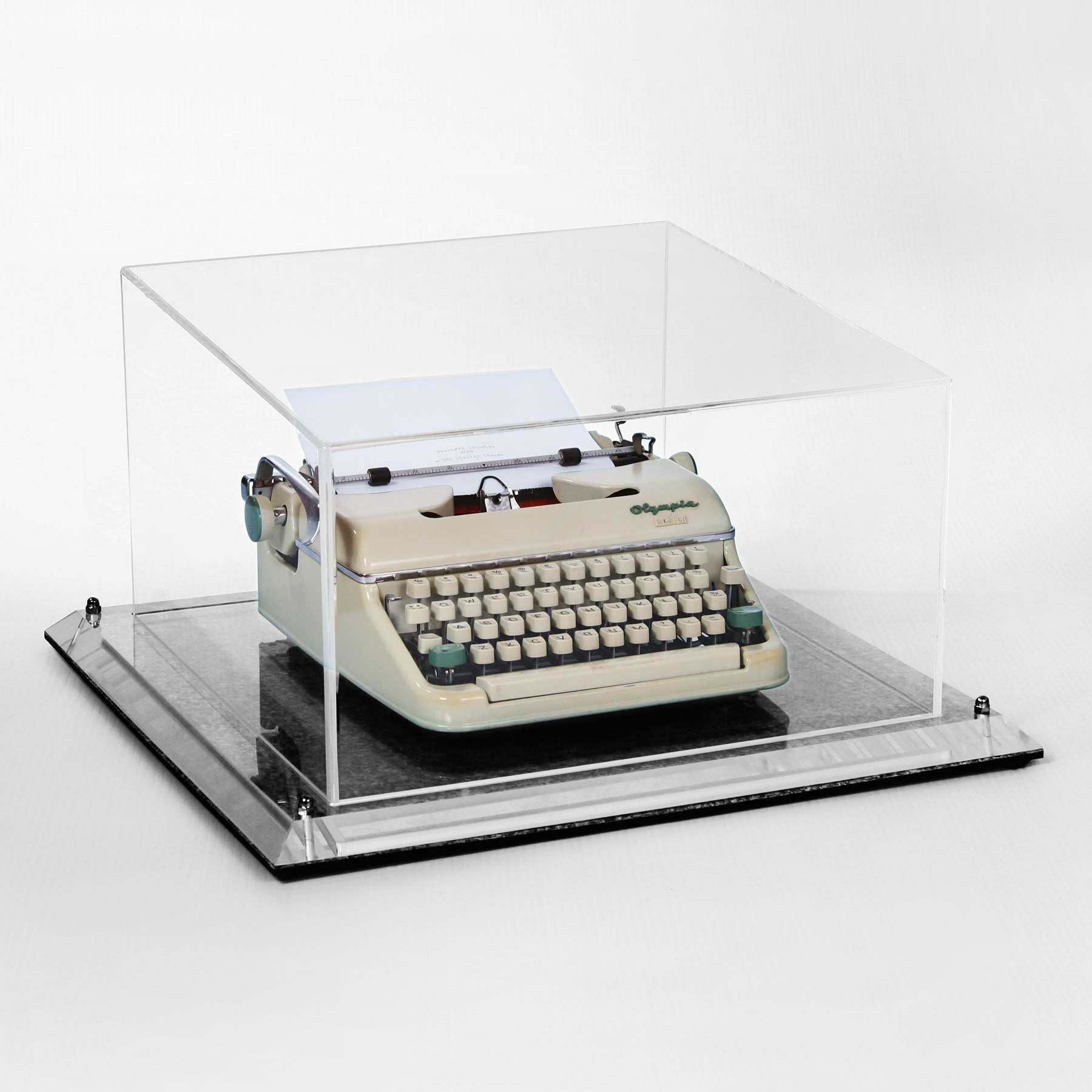  DISPLAY CASE